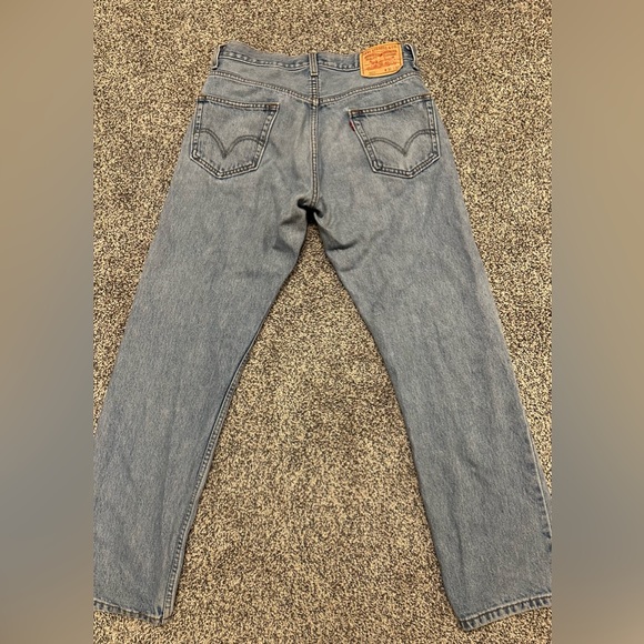 Light wash regular fit Levi jeans! Size W31 L30 - Picture 4 of 5